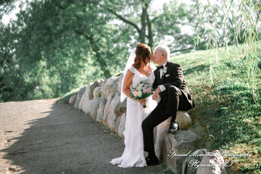 Annette & Mark at Western Golf & Country Club Redford MI wedding photograph